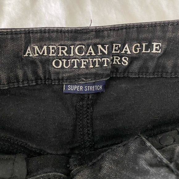 2/$40💜 CLOSET CLEAN OUT: American Eagle black washed denim shorts - Picture 4 of 9